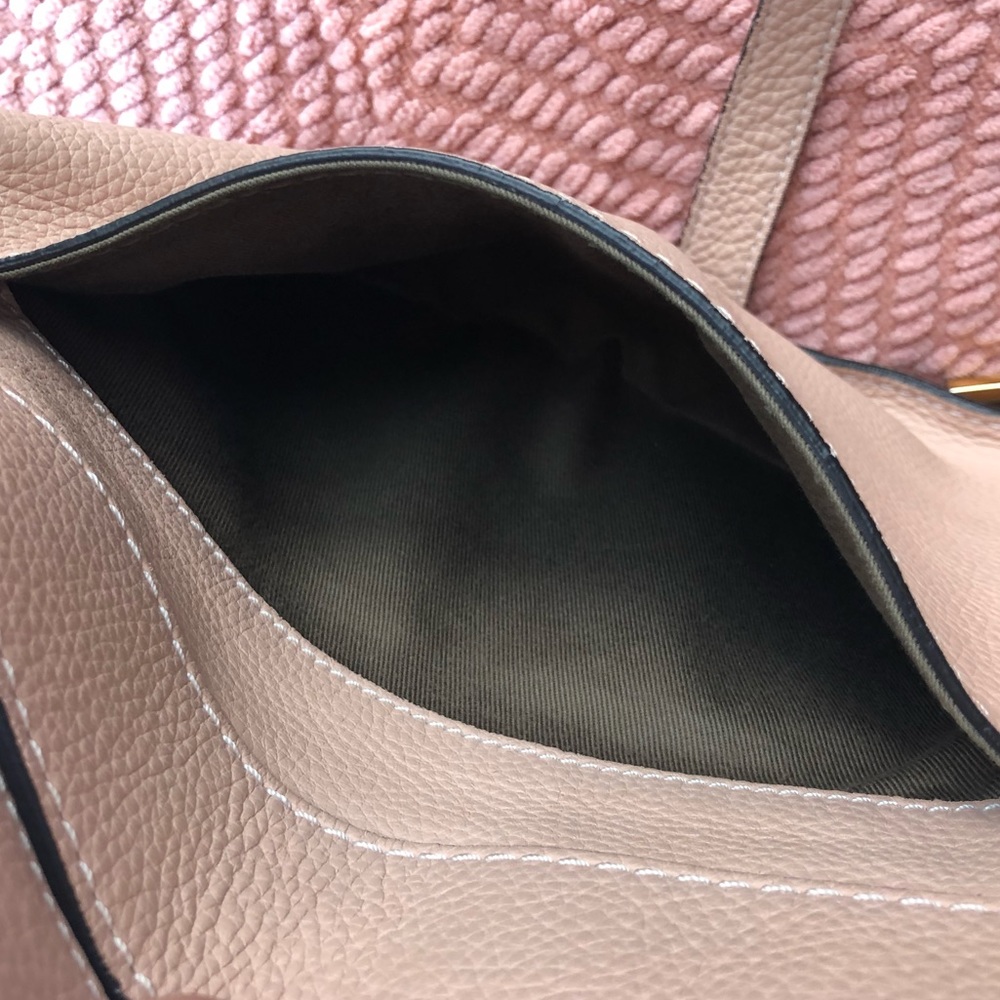 CHLOÉ
Medium Marcie Leather Crossbody Saddle Bag - Picture 5 of 12